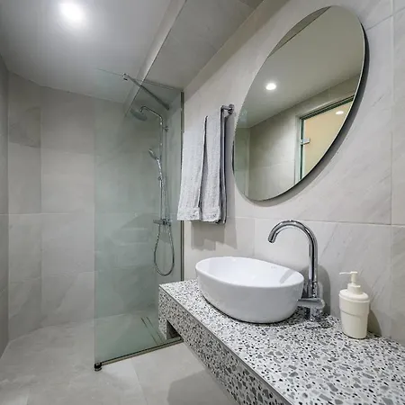 Noa Beachfront Apartamento